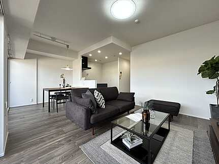 コスモ三滝本町の居間・リビング