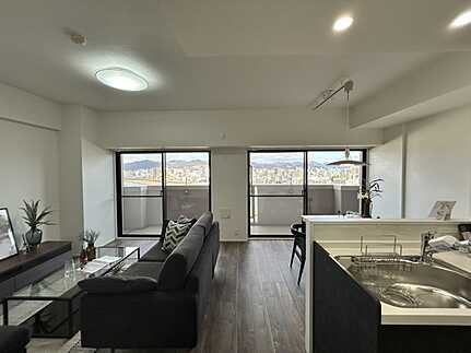 コスモ三滝本町の居間・リビング