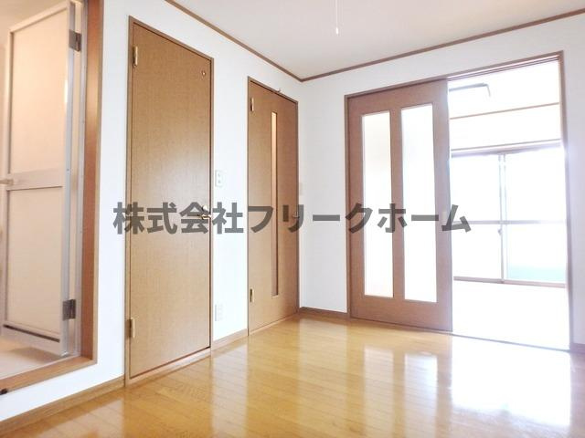 武蔵野市関前５丁目の賃貸マンションの居間・リビング