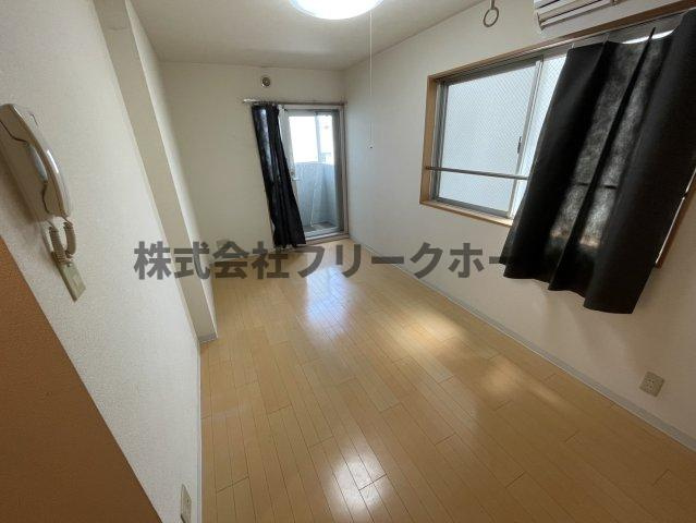 小金井市本町３丁目の賃貸マンションの居間・リビング