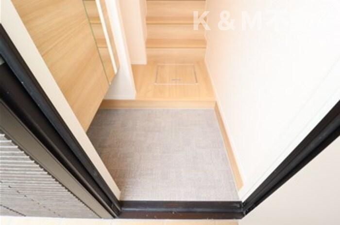 ウインドウ　ウィンドの玄関|ゆったりとした玄関です