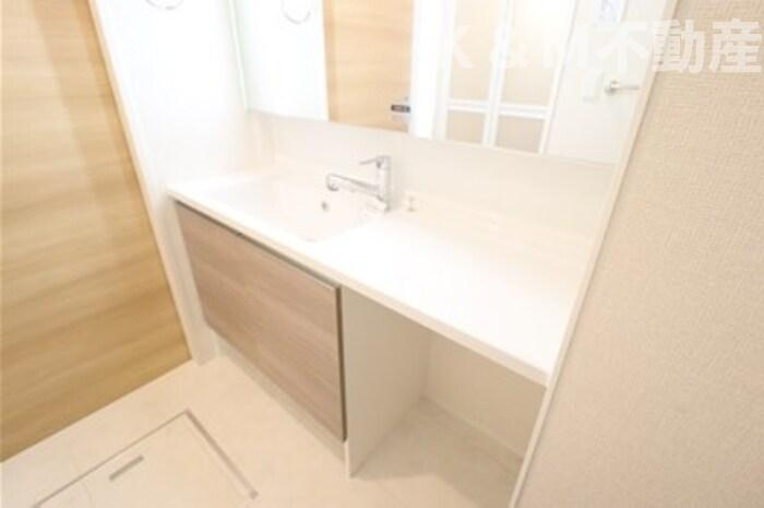 ウインドウ　ウィンドの洗面所|ゆったりとスペースのある洗面所