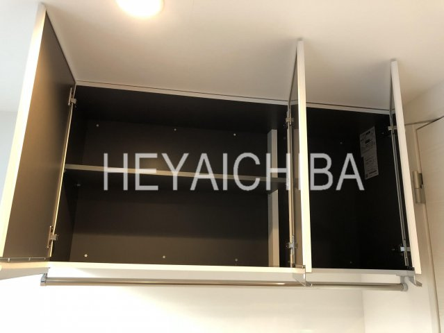 MAHALO TERRACE 雷門の収納|上部棚・下部ハンガーパイプ