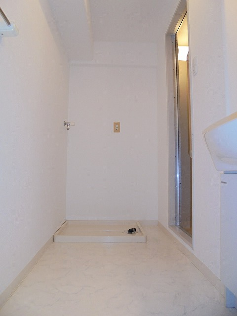 ブライトンコート中万々のその他|室内洗濯置き場（別部屋参考写真です）
