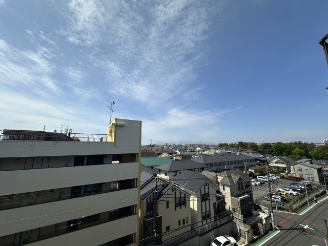 藤が丘マンションの展望|洗濯ものが良く乾く陽当たりの良いバルコニーからの眺望です。