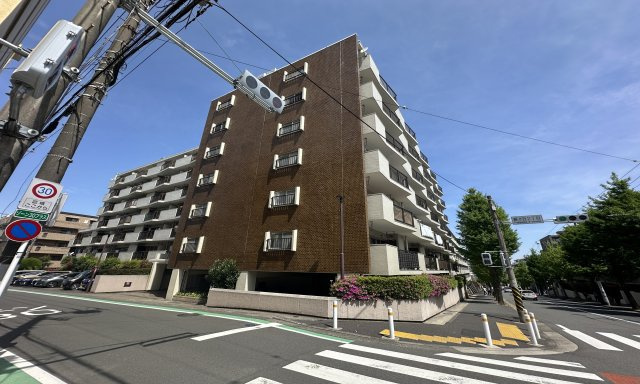 藤が丘マンションの外観|駅徒歩３分の便利な立地だけど、静かな住環境です。