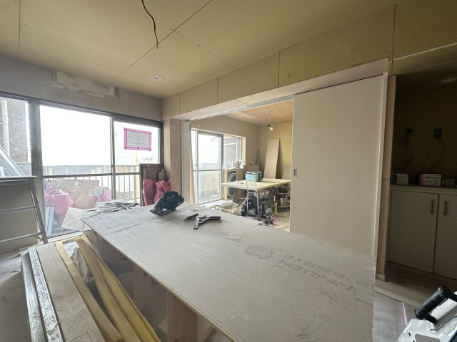 藤が丘マンションの居間・リビング|リビングの写真です。ご見学時は室内の広さをご確認できます。仕様については別物件でご確認頂きます。