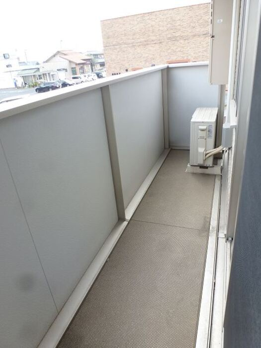 ヴィラクレールのバルコニー|反転同タイプ・現況優先