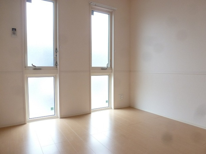 ヴィラクレールの居間・リビング|反転同タイプ・現況優先