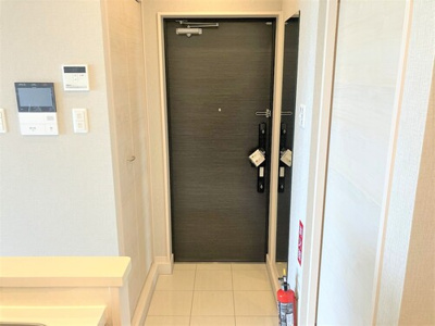 【玄関】 | プレミアムコート浦添勢理客