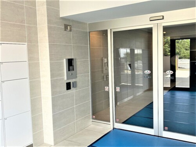 【エントランス】 | プレミアムコート浦添勢理客