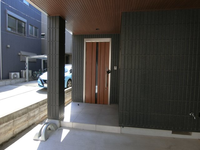 上丸子天神町戸建のエントランス