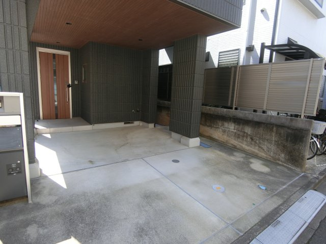 上丸子天神町戸建の駐車場