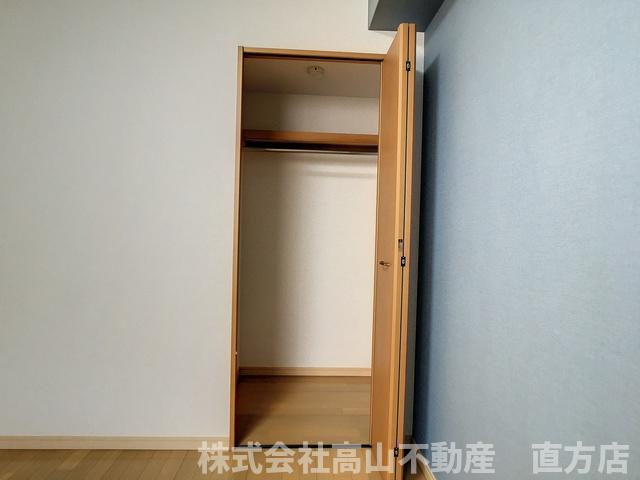 直方市大字感田の賃貸マンションの収納