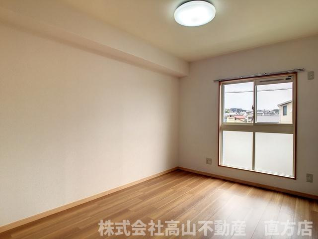 直方市大字感田の賃貸マンションの居間・リビング