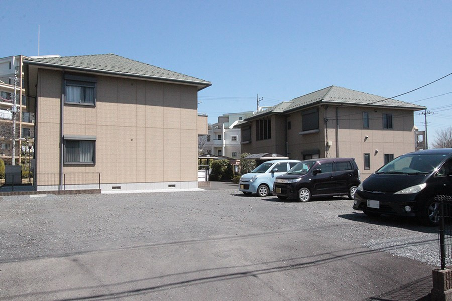 バリュージュ美杉台　A棟の外観|敷地内駐車場（別途契約4,000円／台）