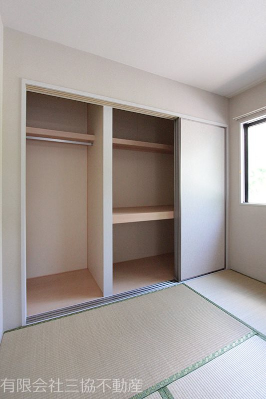 バリュージュ美杉台Aの収納|和室6畳のクローゼット＋押入れ
