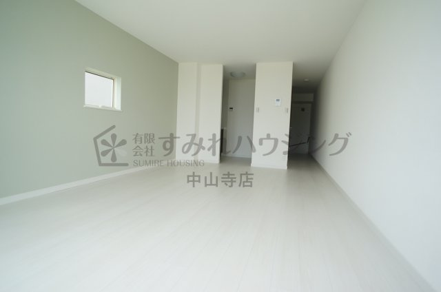 安倉南ガレージハウスの居間・リビング