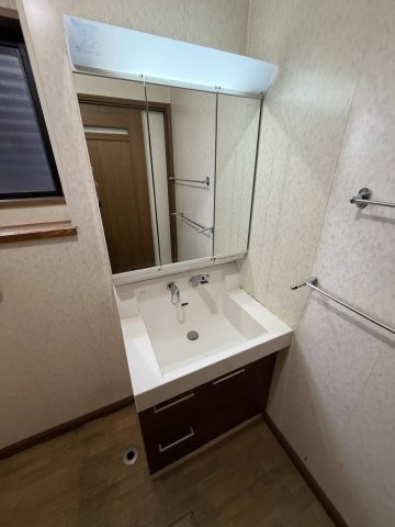 安曇野市三郷明盛　中古住宅の独立洗面台