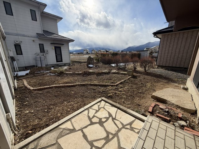 安曇野市三郷明盛　中古住宅の庭