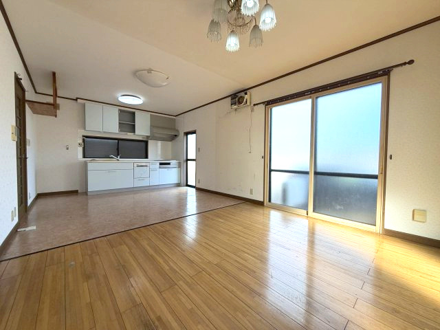 安曇野市三郷明盛　中古住宅の居間・リビング