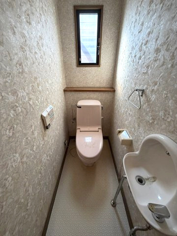 安曇野市三郷明盛　中古住宅のトイレ