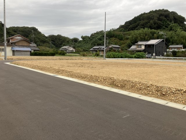 菊川市西方分譲地No.12の前面道路含む現地写真