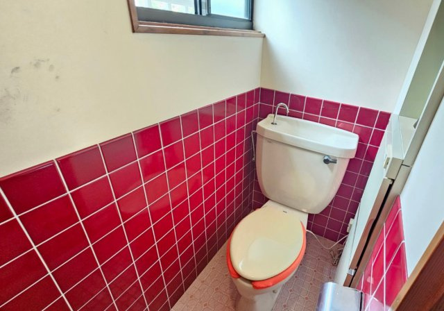 熱海市緑ガ丘町　中古戸建のトイレ