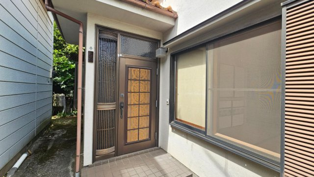 熱海市緑ガ丘町　中古戸建の玄関