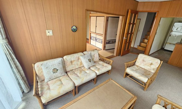 熱海市緑ガ丘町　中古戸建の居間・リビング