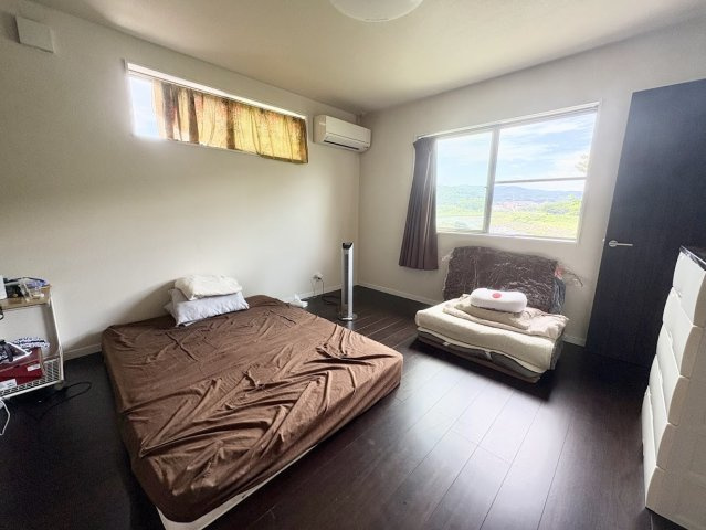 【駅5分×敷地ひろびろ】伊豆市牧之郷の店舗付き住宅の洋室