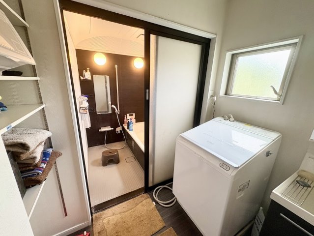 【駅5分×敷地ひろびろ】伊豆市牧之郷の店舗付き住宅の洗面所