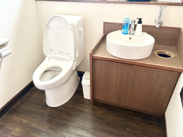 【駅5分×敷地ひろびろ】伊豆市牧之郷の店舗付き住宅のトイレ|落ち着いたトイレです
