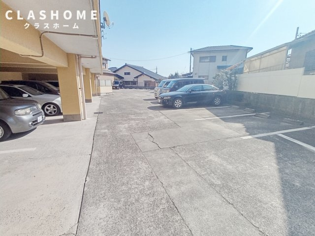 ピボットマンション生路　　刈谷市近郊の賃貸はクラスホーム刈谷店の駐車場