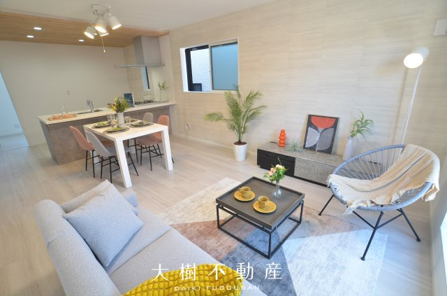 【居間・リビング】 | 綾瀬市寺尾釜田１丁目 新築戸建て 全7棟【仲介手数料無料】