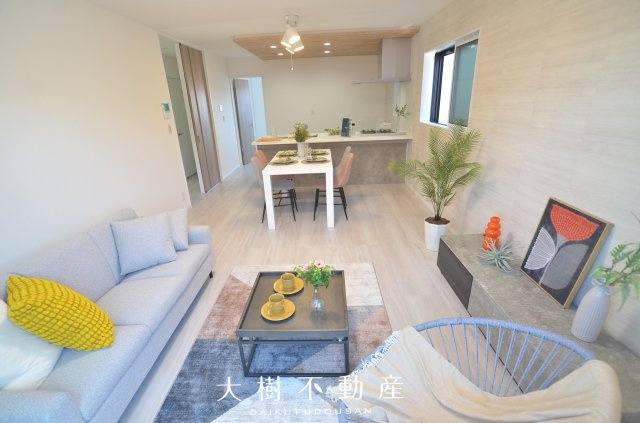 【居間・リビング】 | 綾瀬市寺尾釜田１丁目 新築戸建て 全7棟【仲介手数料無料】