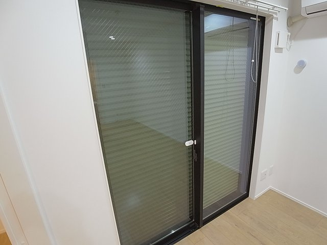 T.A海運町8丁目ⅢA棟のバルコニー|バルコニー部分にはシャッター雨戸を完備