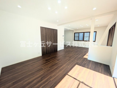 【居間・リビング】 | 磐田市見付 中古戸建て | リビングです
