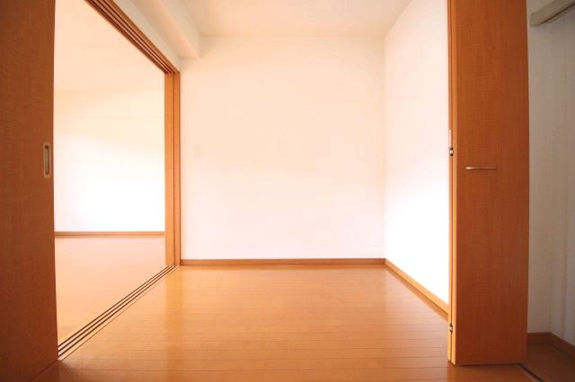 ドマーニ葛島の洋室|きれいな洋室です
