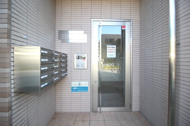 ドマーニ葛島のエントランス|ゆとりのあるエントランスです