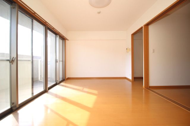 ドマーニ葛島の居間・リビング|ゆったり過ごせる居間です