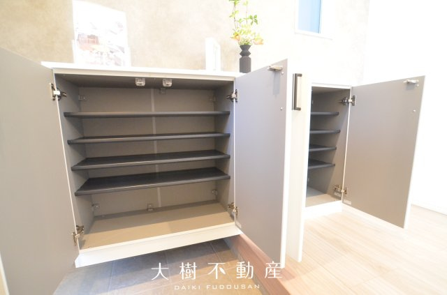【玄関】 | 綾瀬市寺尾釜田１丁目 新築戸建て 全7棟【仲介手数料無料】