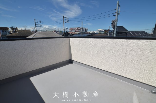 【バルコニー】 | 綾瀬市寺尾釜田１丁目 新築戸建て 全7棟【仲介手数料無料】