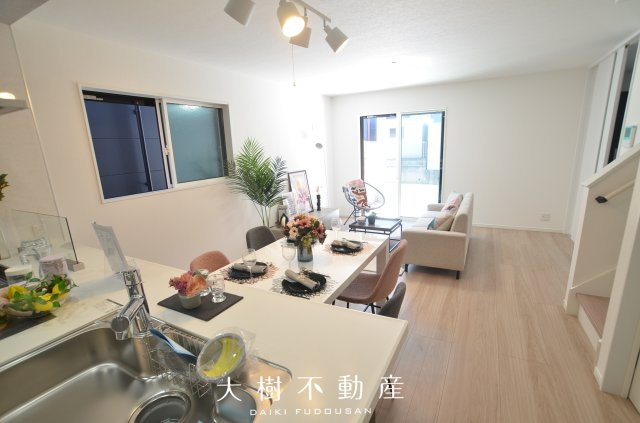 【居間・リビング】 | 綾瀬市寺尾釜田１丁目 新築戸建て 全7棟【仲介手数料無料】