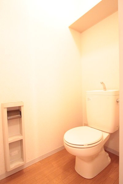 バリュージュ美杉台B|便利な収納棚付き