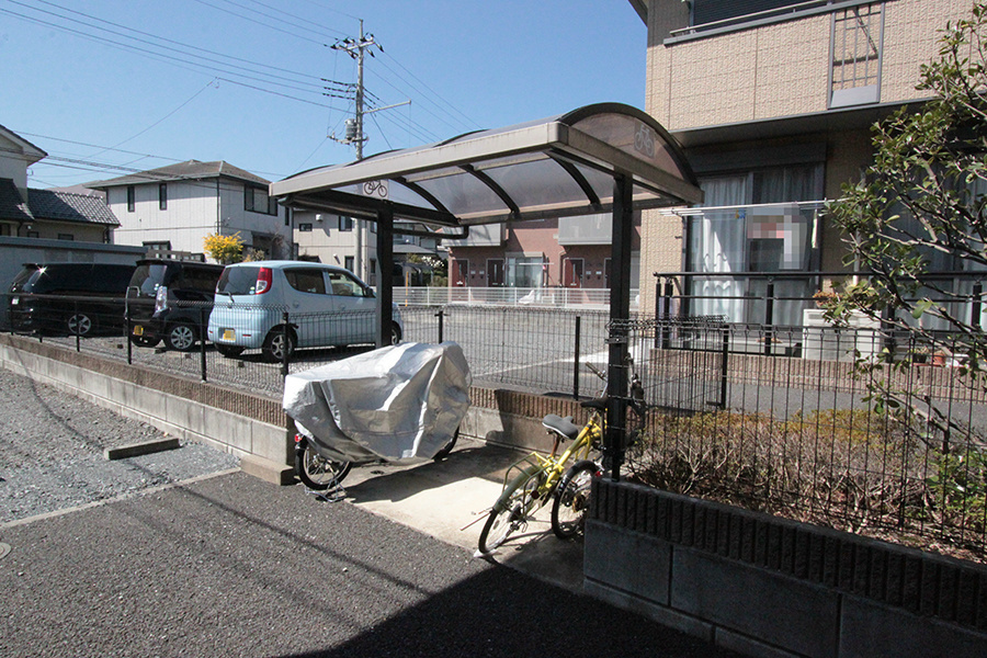 バリュージュ美杉台Bの外観|屋根付き駐輪場