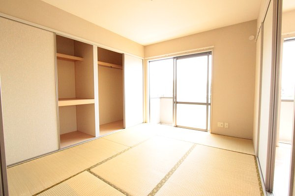 バリュージュ美杉台Bの寝室|南側洋室6帖　※現在和室から洋室へリフォーム中の為、相違あり