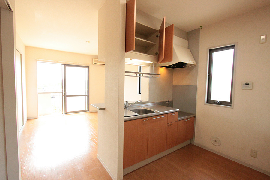 バリュージュ美杉台B|LDK10.8帖　日当たり良く、いつも暖かなお部屋♪南面はシャッター付き