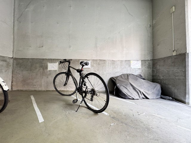 【駐輪場】 | 茅場町スカイハイツ | 自転車置き場。マンションの共用部にあたります。空きの有無や駐輪料金、各戸の台数制限などについては、改めてお問い合わせください。～即日のご見学可能～　お問合せはお気軽にどうぞ。