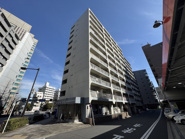 【外観】 | 茅場町スカイハイツ | 手入れの行き届いた外壁やエントランスなど、「見ればわかる」レベルで清潔感を保ったマンションです。築年数を感じさせない姿で皆様をお出迎えします。～即日のご見学可能～　お問合せはお気軽にどうぞ。